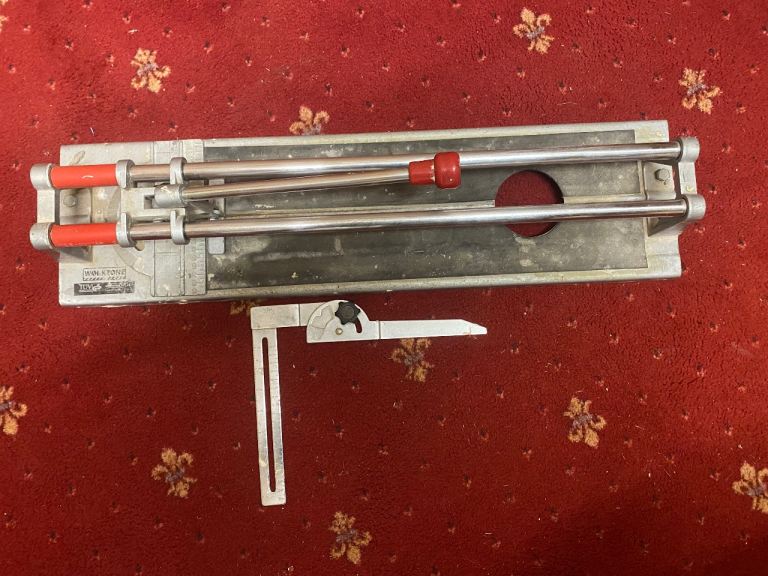 Tile cutter