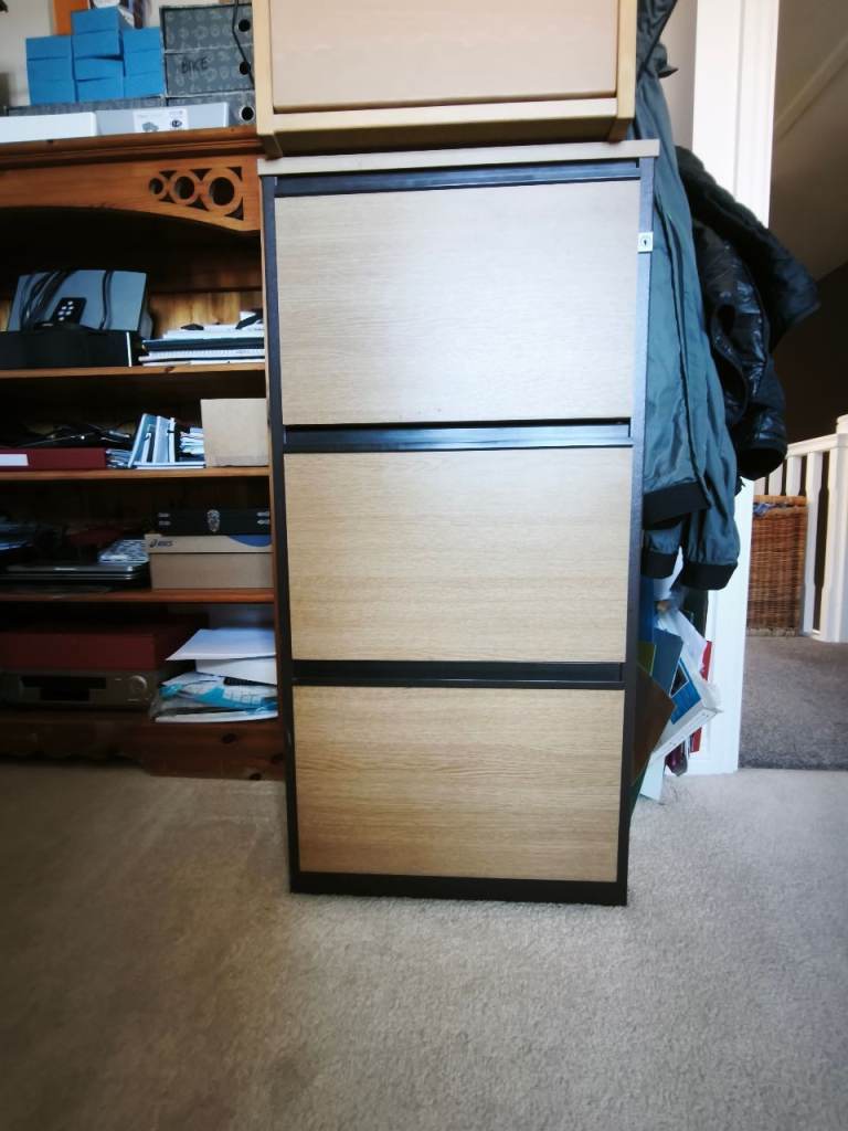 Floor standing filing cabinet