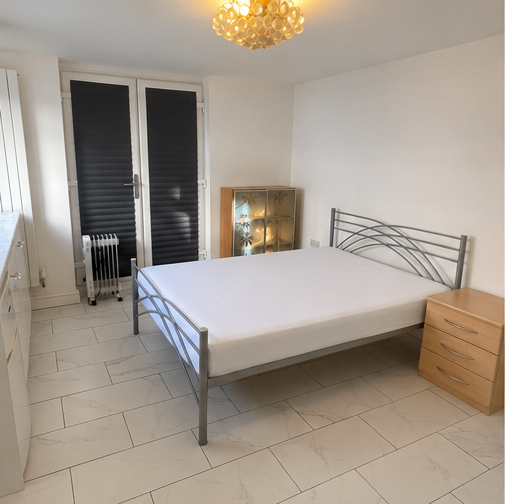 Studio for one person in Twickenham £950
