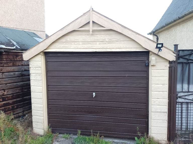 Spacious Garage to Rent