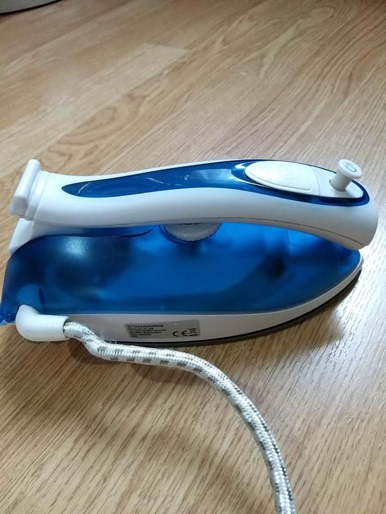 Travel iron