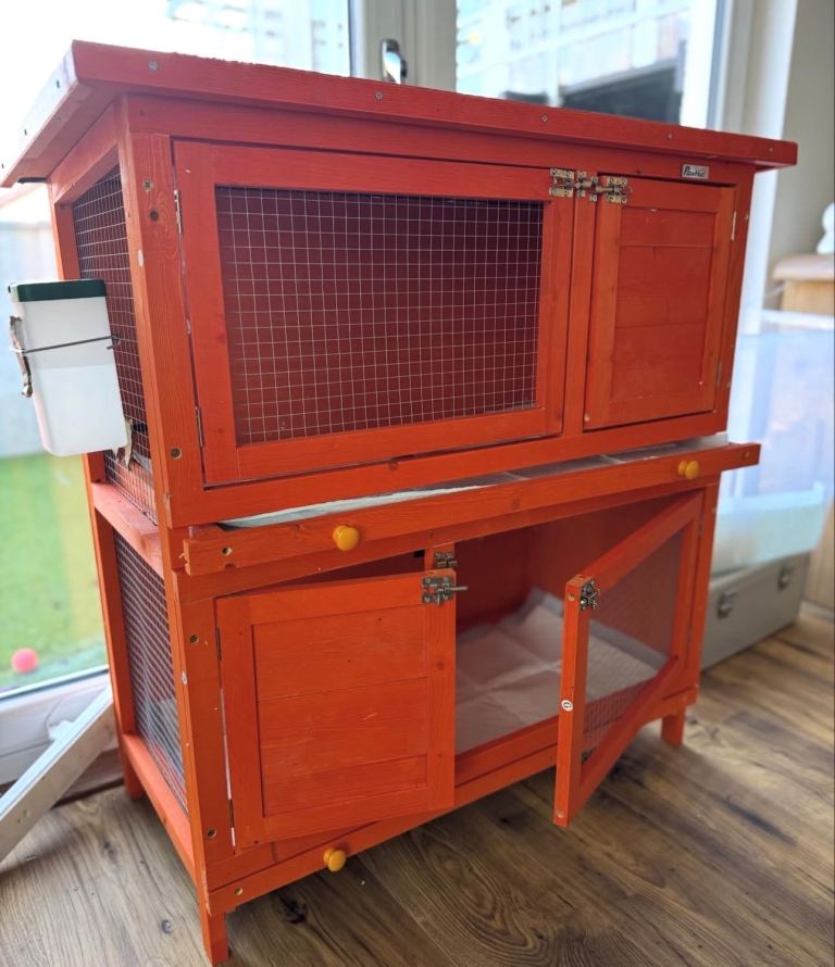 Hutch pet / NEW IN BOX