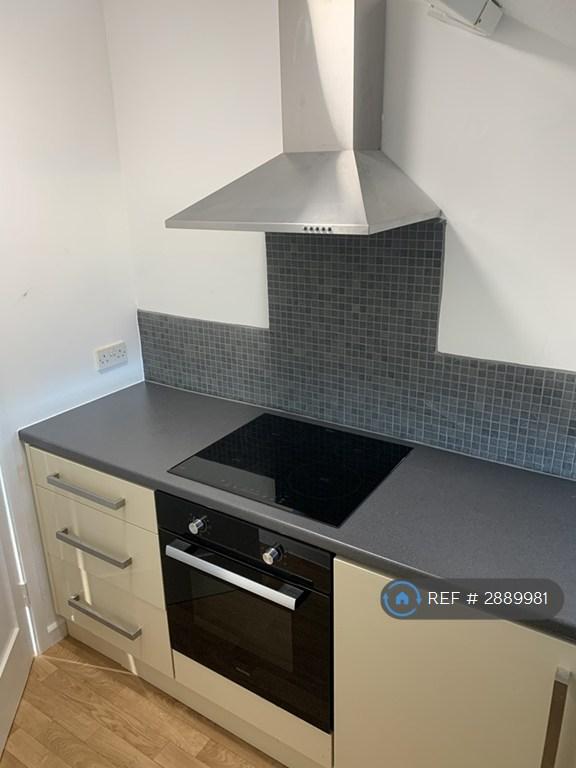 2 bedroom flat in High Street, Stoke-Sub-Hamdon, TA14 (2 bed) (#2889981)