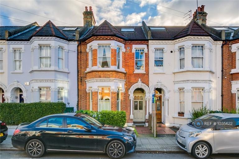 1 bedroom flat in London, London, SW11 (1 bed) (#1035622)