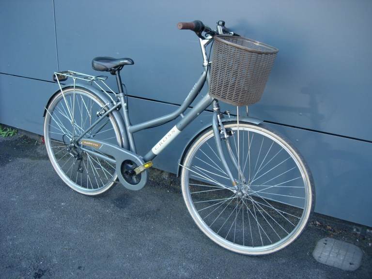Vintage Style Ladies Dutchie/Commuter/ Town Bike by Cross Rides Great! JUST SERVICED/ CHEAP PRICE!!!
