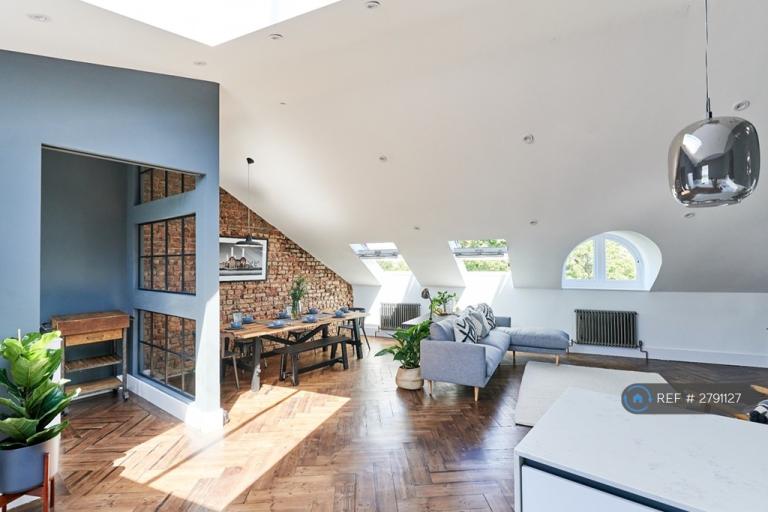 3 bedroom flat in Knollys Road, London, SW16 (3 bed) (#2791127)