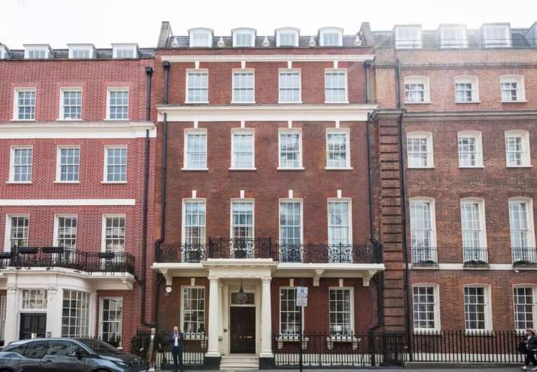 *Mayfair* Private Serviced Offices: Units from 2 to 190 desks for rent W1