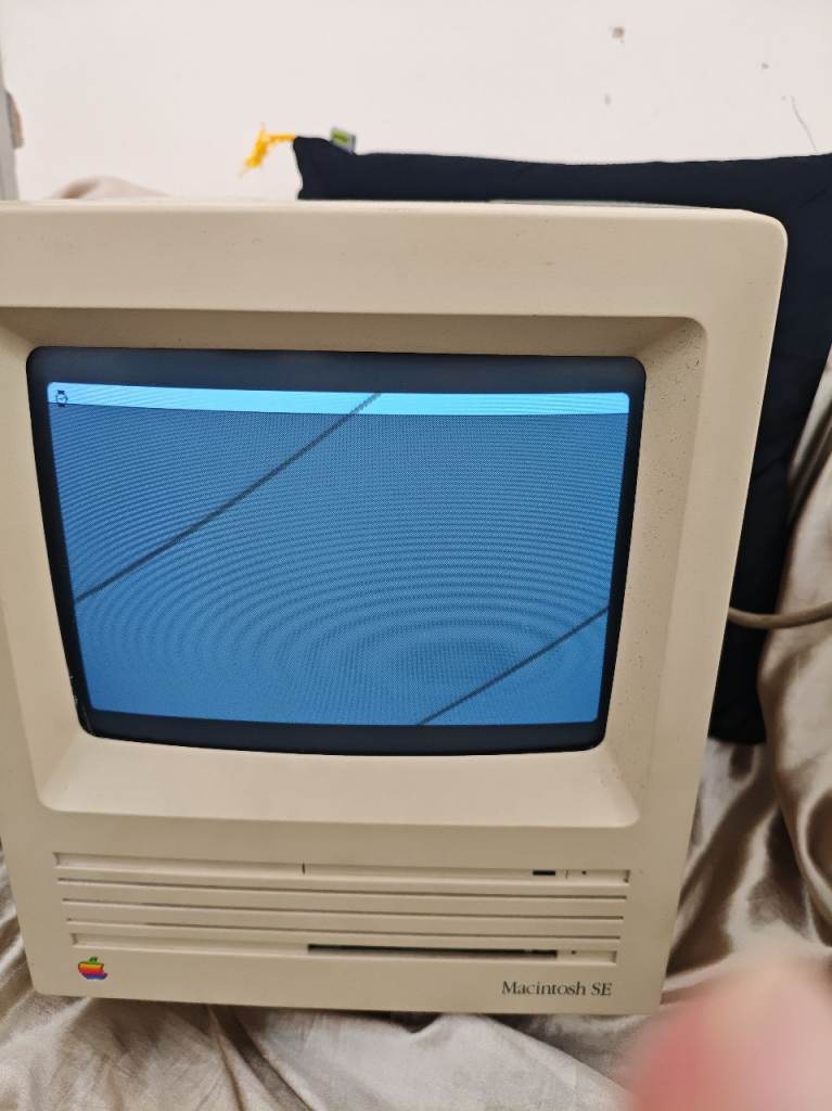 Apple Macintosh SE M5011 Vintage Computer with Extras (read desc) POWERS ON