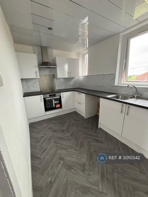 3 bedroom flat in Blane Street, Coatbridge, ML5 (3 bed) (#3010342)