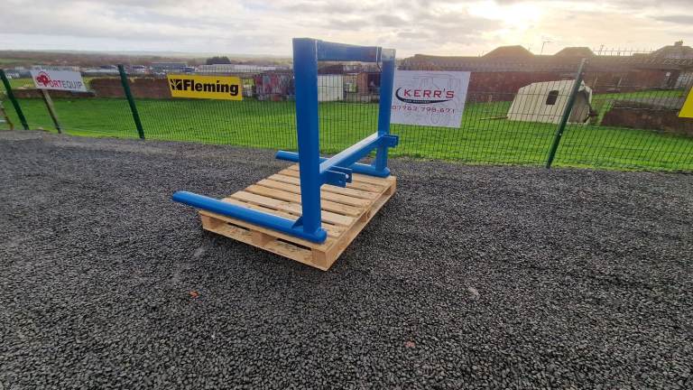 Tractor three point linkage single bale lifter carrier 