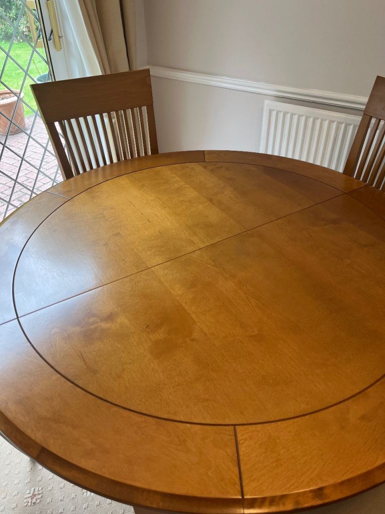 Wooden Extendable Dining Table with 4 Chairs – Good Condition
