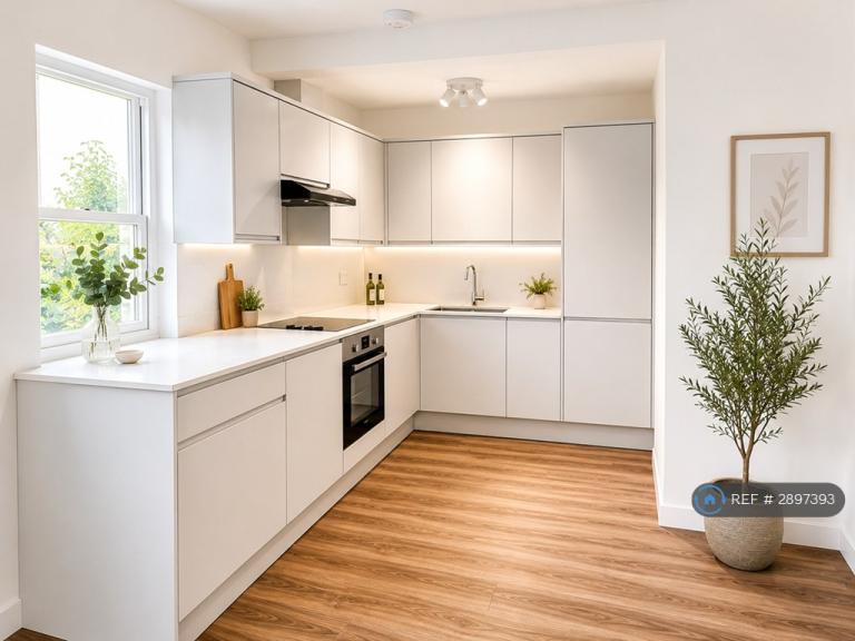 3 bedroom flat in Easton St, High Wycombe, HP11 (3 bed) (#2897393)