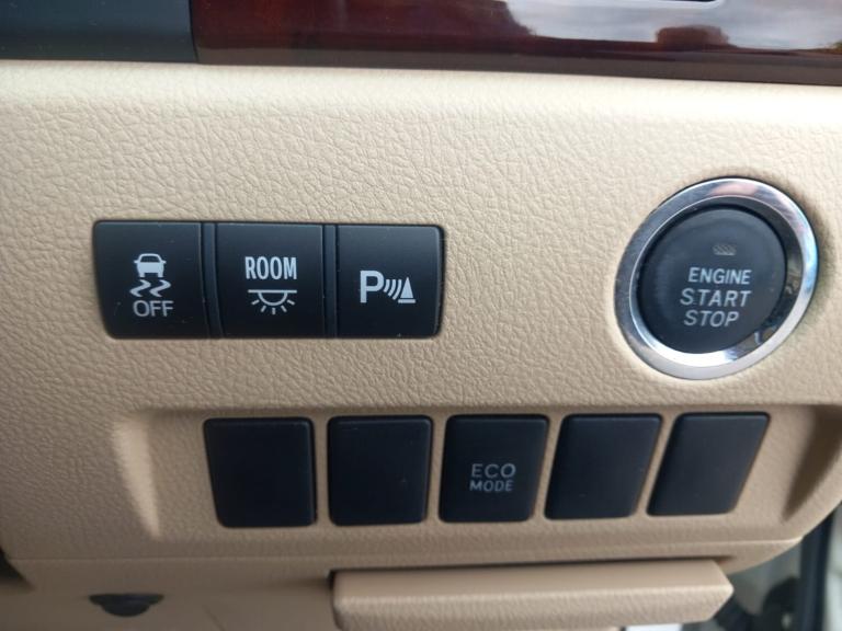 2012 Toyota Vellfire 2.4 Automatic Luxury People Carrier MPV Petrol Automatic