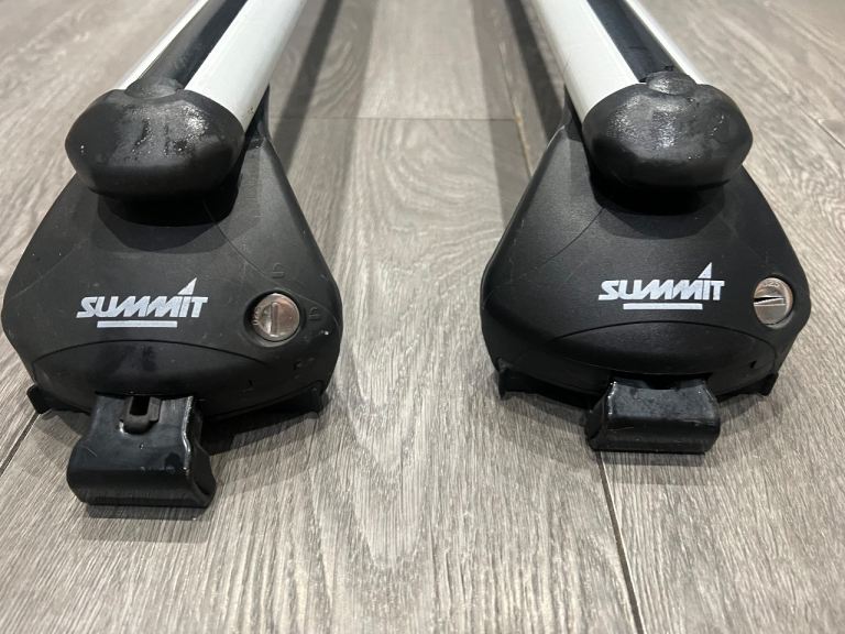Summit roof bars with keys 