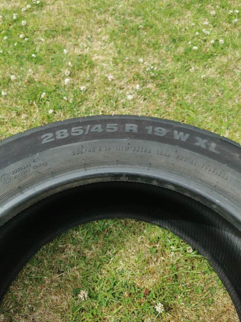 285 45 19 rsc 111W tyre continental 7mm tread