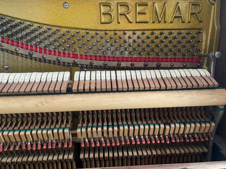 BREMAR Piano & Piano stool