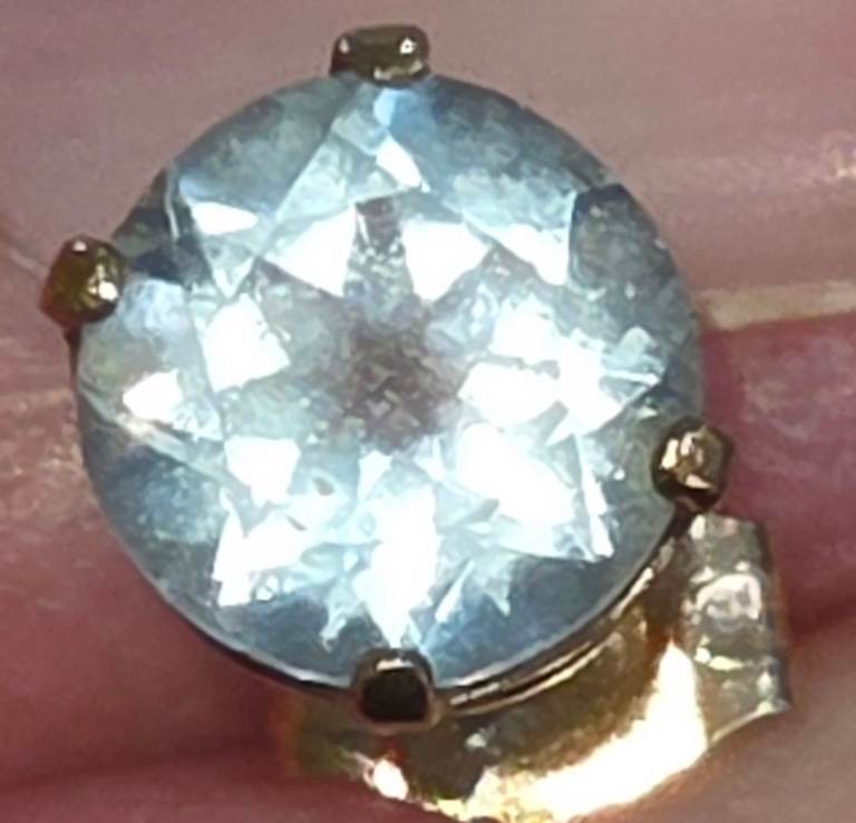 Lovely Pair of 10K Gold Aquamarine Stud Earrings