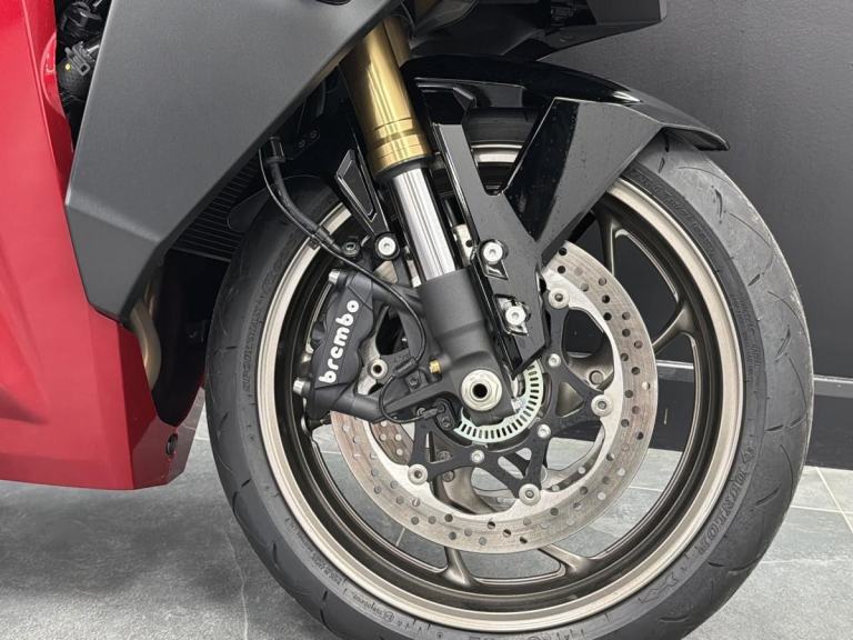 SUZUKI GSXS 1000 GT +