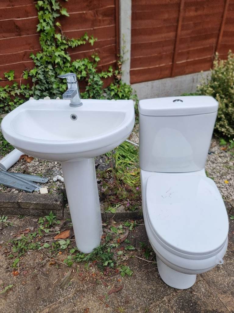 Toilet and sink with mixer tap £40