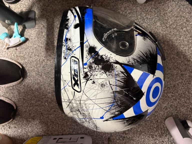 Box motorcycle helmet