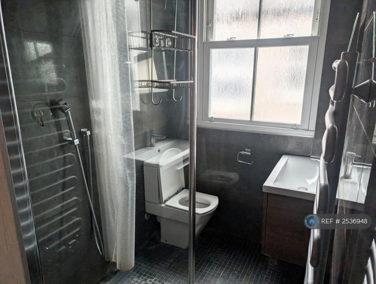 3 bedroom flat in Durnsford Road, London, SW19 (3 bed) (#2536948)