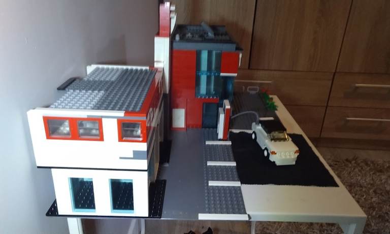Lego Tesla Showroom, Garage concept build rare, original lego