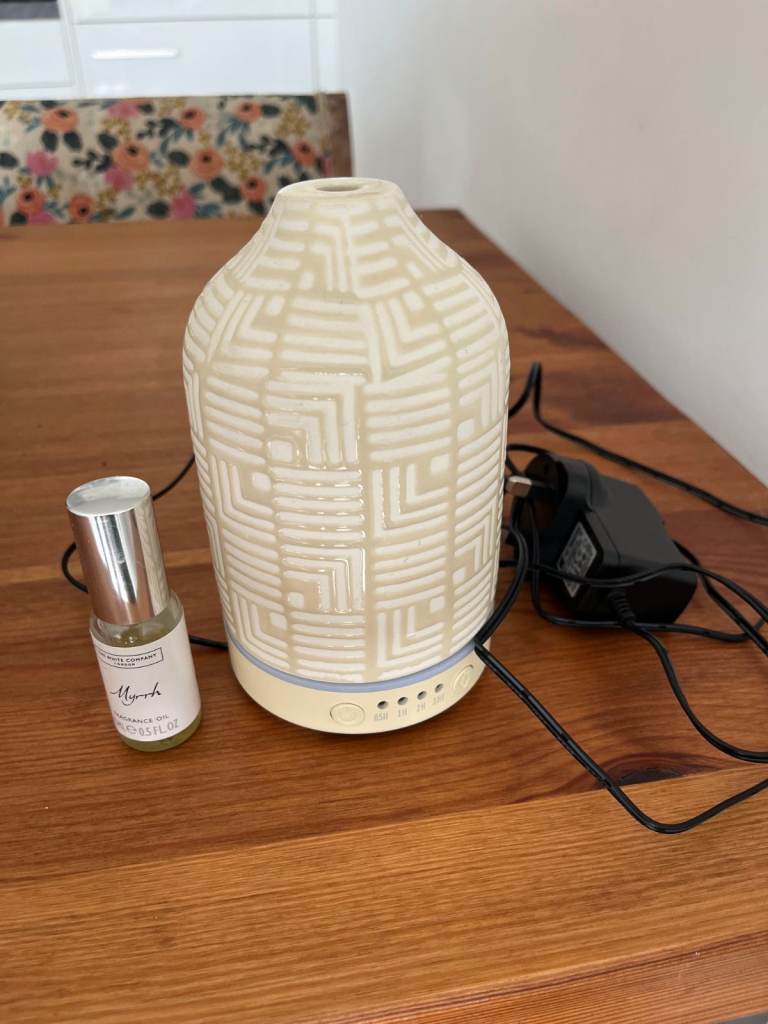 Ceramic Electronic Diffuser & The White Company Fragrance Oil Bundle