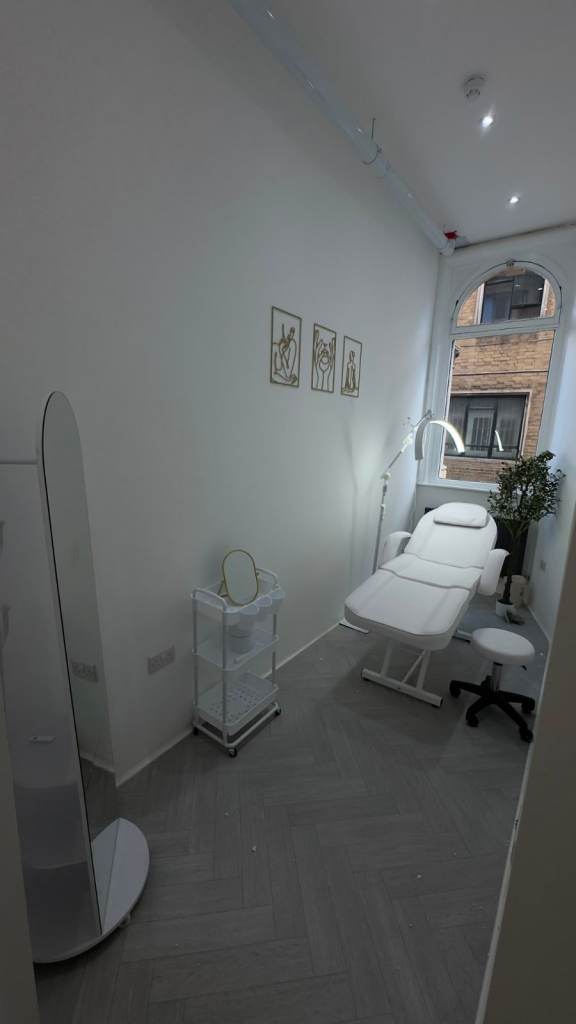 Beauty / Treatment Room with Private bathroom and 24 X 7 Access