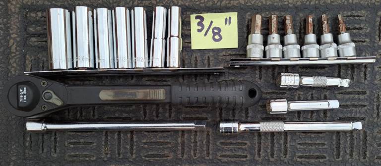 18 piece 3/8" Socket set