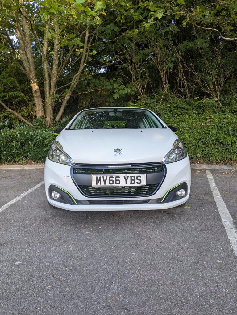 2016 Peugeot 208 1.2 PureTech Active Design Lime 3dr HATCHBACK Petrol Manual