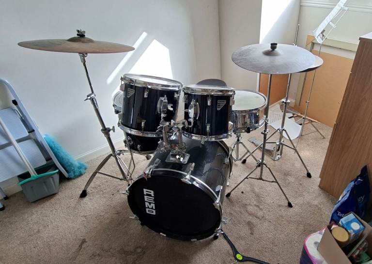 Black REMO USA drumkit