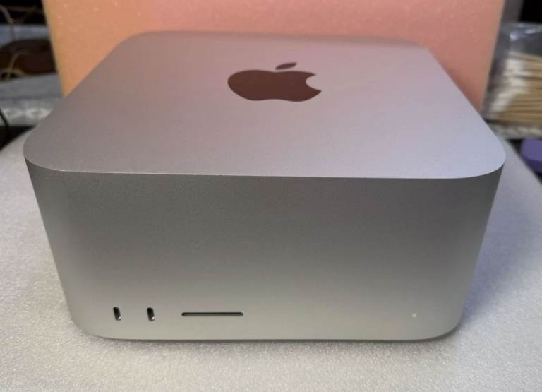 Apple M1 Ultra (2022) Mac Studio : 20-Core CPU 48-Core GPU 64GB RAM 1TB SSD