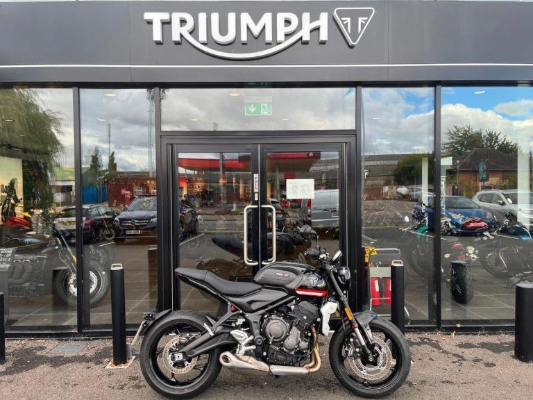 Triumph Trident 660 24 plate with only 384 miles