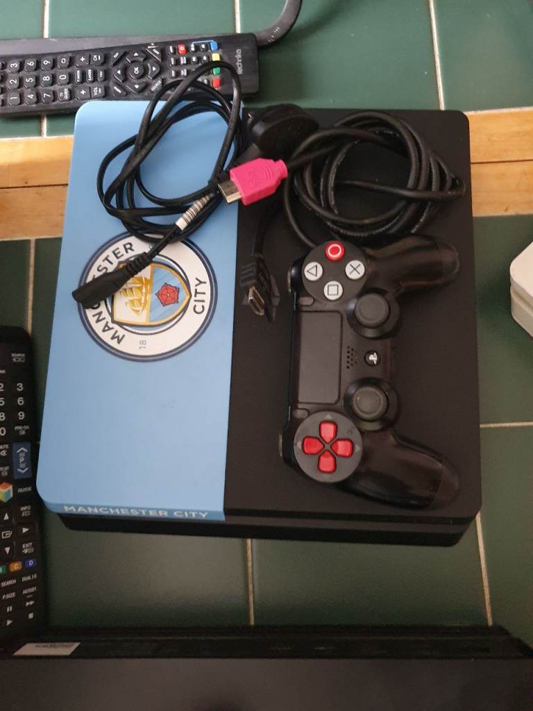 Play station 4 slim