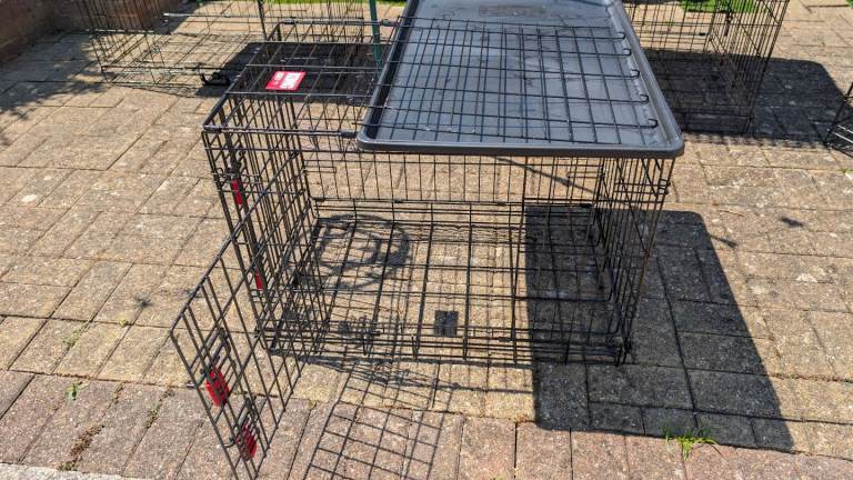 KONG Folding Dog Crate with Divider | 76 x 48 x 54cm