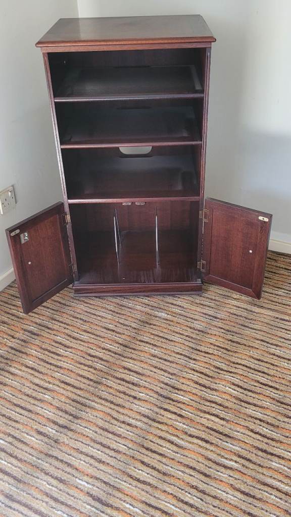 Wooden HiFi Cabinet – Good Condition