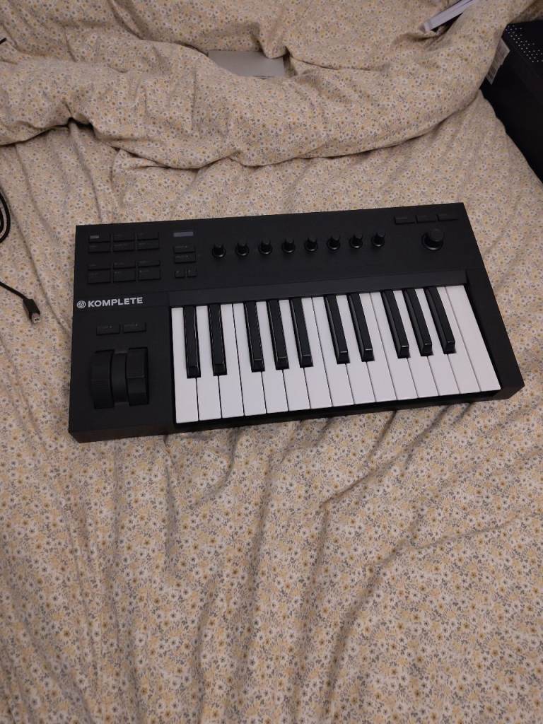 Native Instruments Komplete kontrol A25 midi keyboard