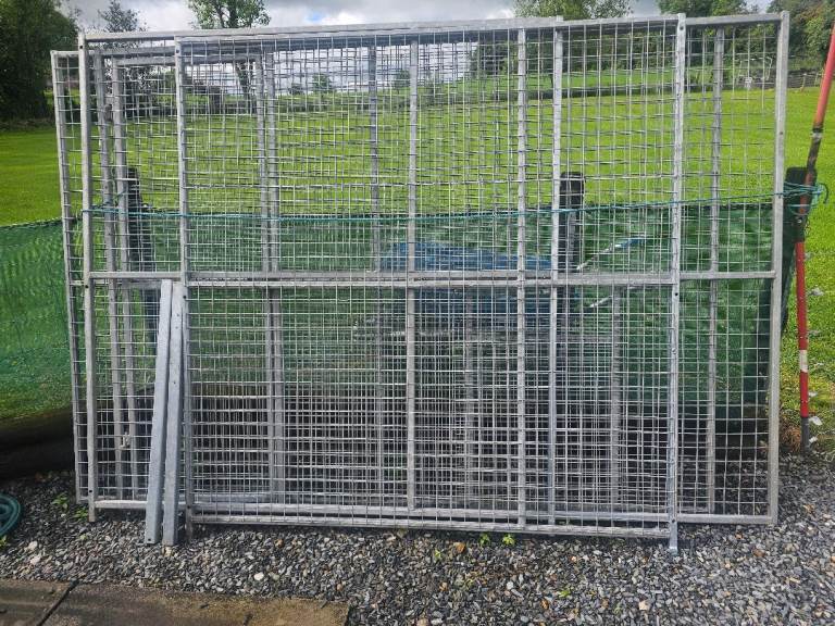 Galvanised dog pen 8x6x6