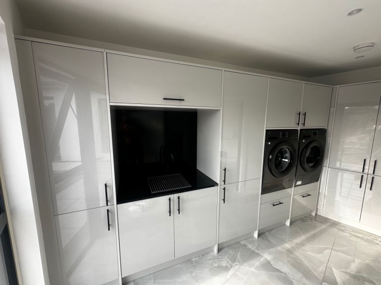 Modern Pebble Grey Gloss Kitchen Doors and Decor end panels – Brand New