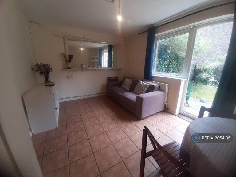 1 bedroom flat in Loughborough Park, Brixton, SW9 (1 bed) (#3054108)