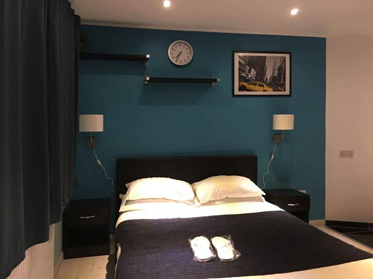 Self-Contained Studio – All Bills Inc. – Wednesbury WS10