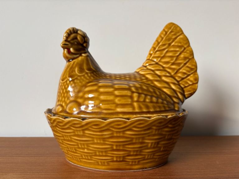 Vintage, Pottery, Hen on nest, egg holder