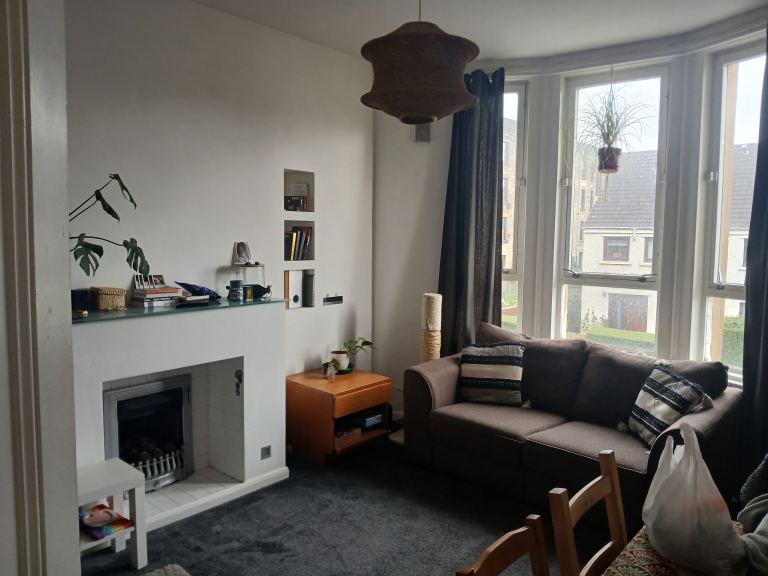 2 bed flat Whiteinch west end 