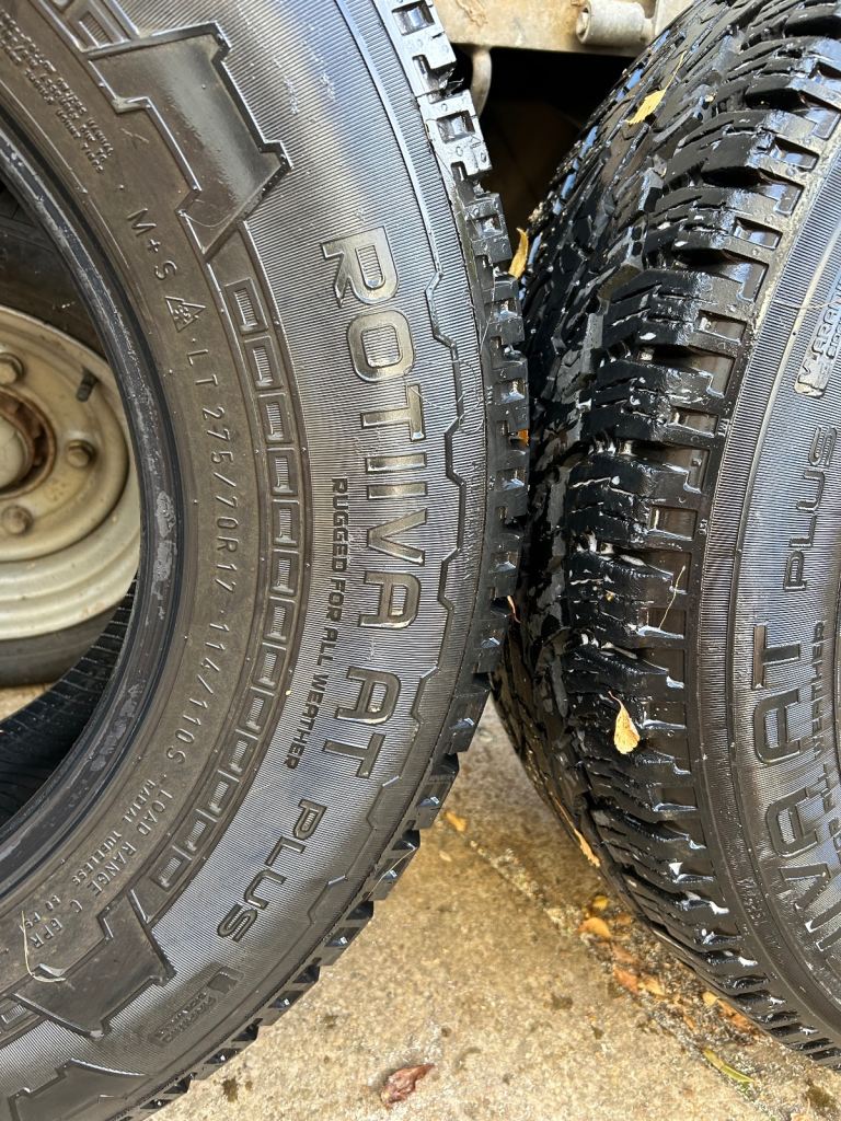Nokian 275 / 70 / 17 tyres
