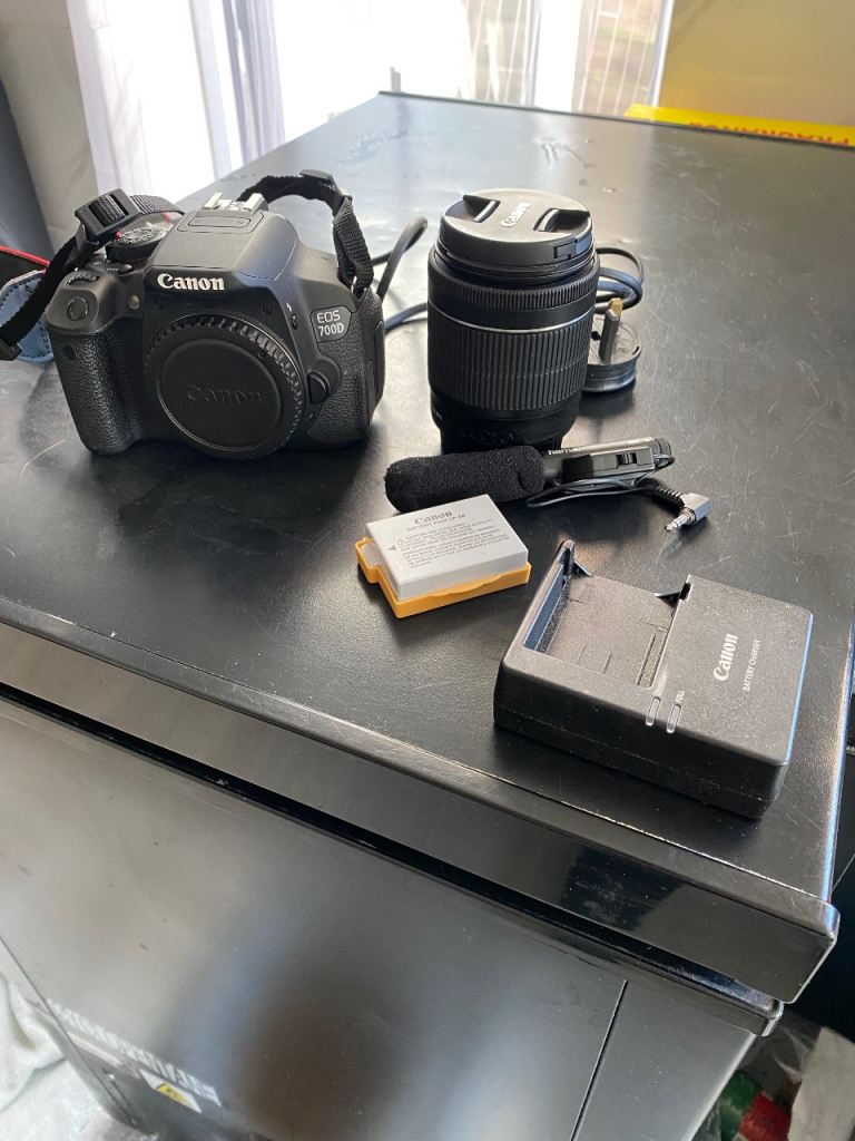Canon EOS 700D DSLR Camera with Lens, Battery, and Charger – Good Condition