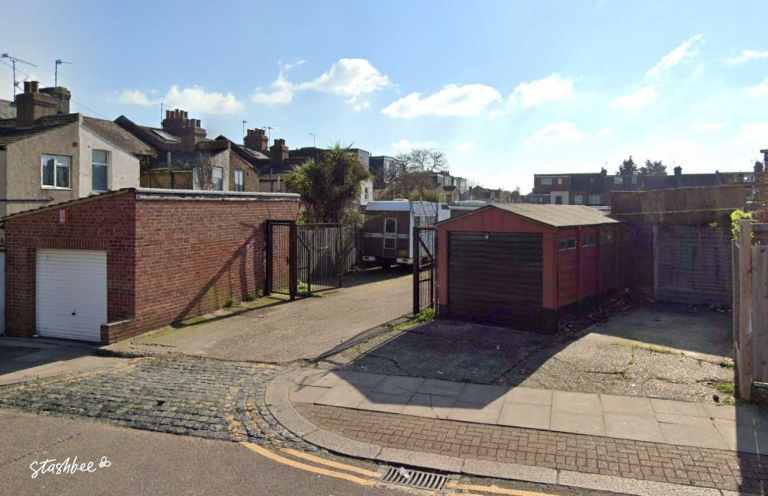 Garage to rent in London (N22) | Stashbee