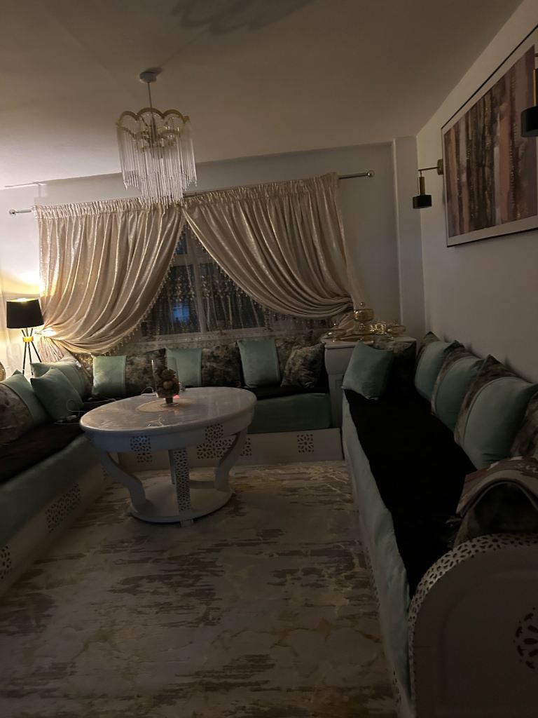 2 bed flat ground floor with back garden 