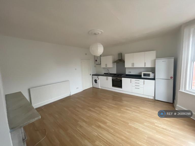 1 bedroom flat in Oakfield Road, Croydon, CR0 (1 bed) (#2688098)