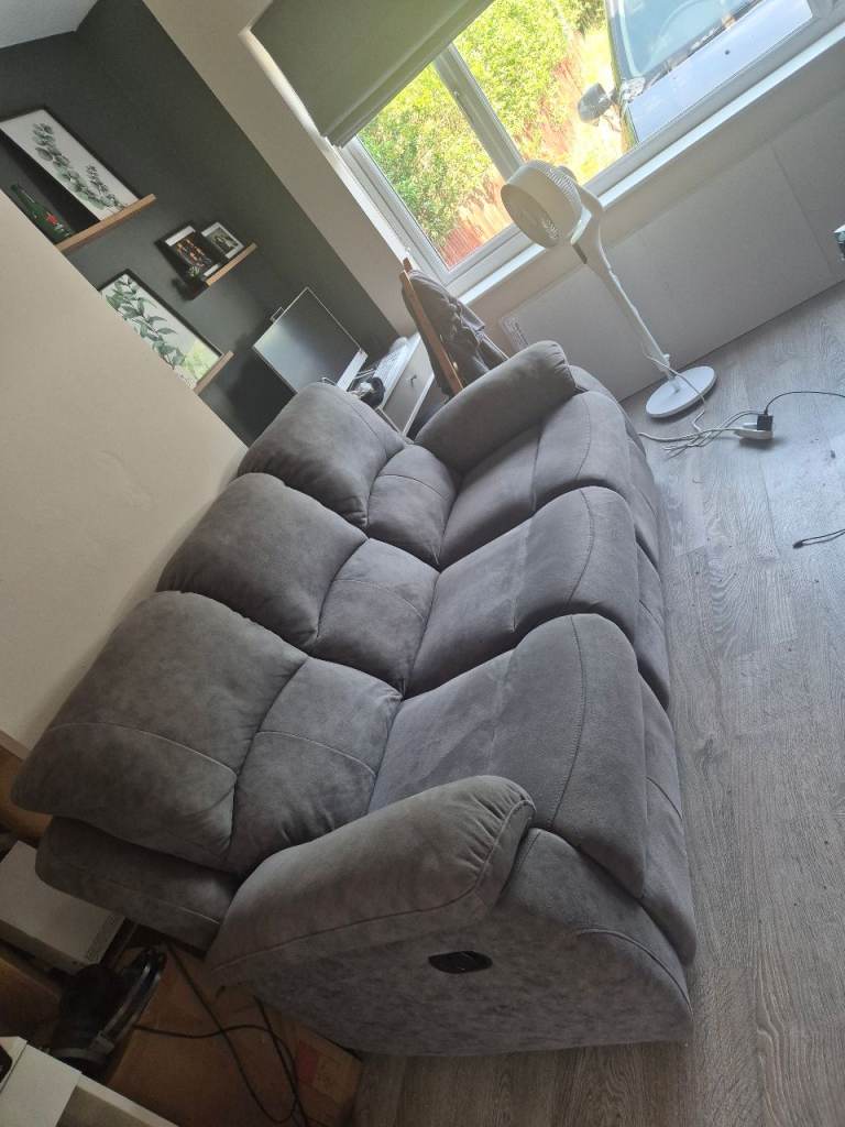 Recliner sofa