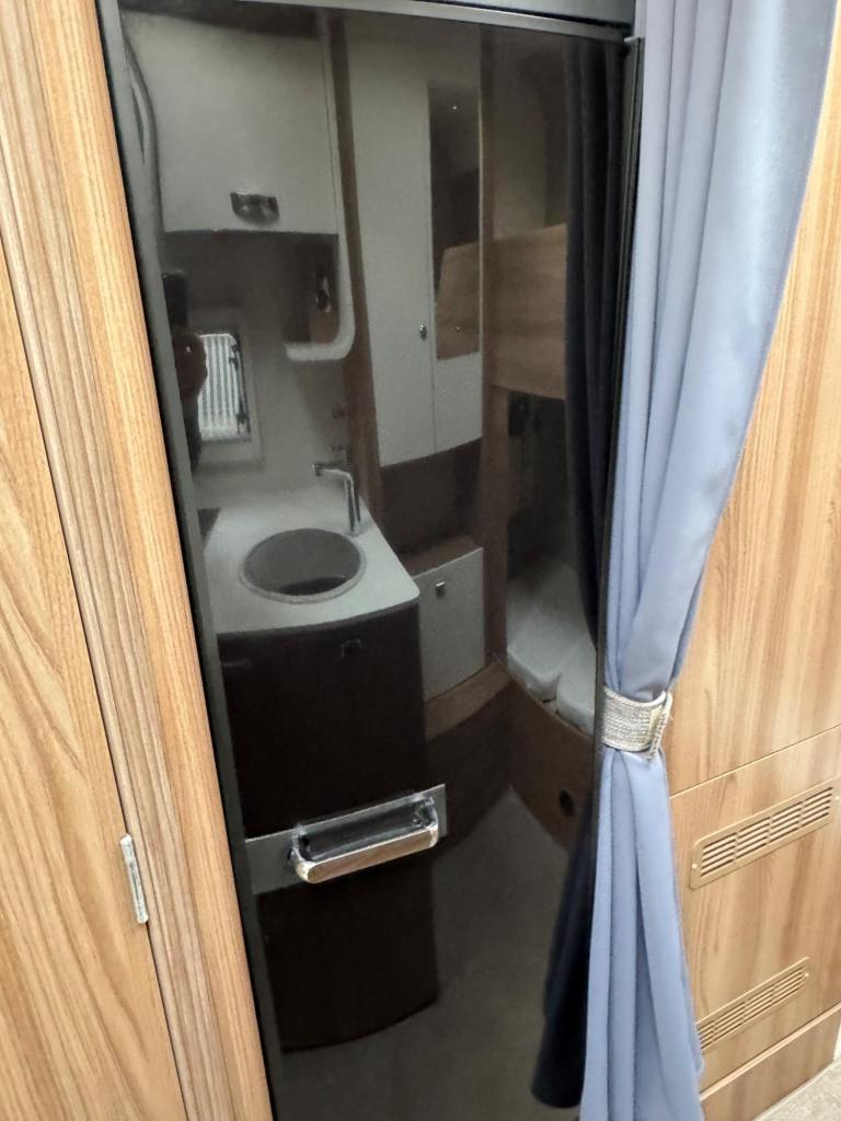 SWIFT ESCAPE 695 - 2017